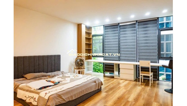 Bán tòa nhà mặt phố Cát Linh, Đống Đa DT 60m2, 5 tầng, thoáng 2 mặt, kinh doanh tốt, vị trí tuyệt đẹp, 30 tỷ