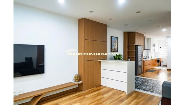 Bán tòa nhà mặt phố Cát Linh, Đống Đa DT 60m2, 5 tầng, thoáng 2 mặt, kinh doanh tốt, vị trí tuyệt đẹp, 30 tỷ