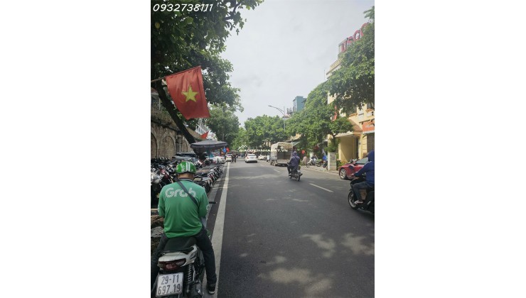 Bán nhà ngõ Phùng Hưng, Hoàn Kiếm, 102m2, 3 tầng, 3PN, Sổ đỏ, giá 92 tỷ. LH: 0932738111