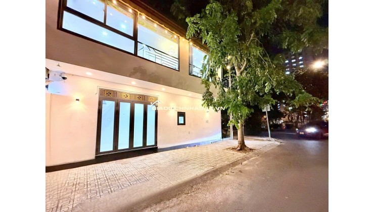 5.6 Tỷ: Mặt tiền Quận 1 Tân Định HOÀNG SA- NGANG 9M- căn góc 2 Tầng- thu nhập 240Tr. VŨ 0933910039