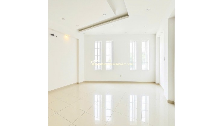 35 Triệu: thuê nguyên căn Quận 1 TRẦN KHÁNH DƯ- xe hơi trong nhà- 5m Ngang 5 tầng nhiều cửa sổ lớn