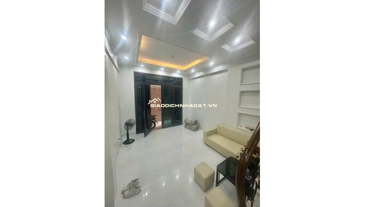 Bán nhà ngõ Đường Láng, Đống Đa, 40m2 x 5 tầng, 6PN, Sổ Đỏ, 10.5 tỷ. LH: 0568433999
