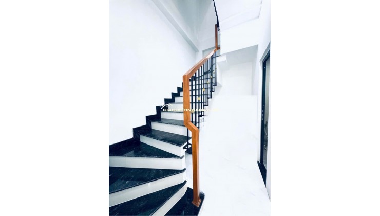 18 Triệu: thuê nguyên căn mới xây Quận 4- MẶT TIỀN đường số- 4x8- 4 Tầng 3 Phòng ngủ. VŨ 0933910039