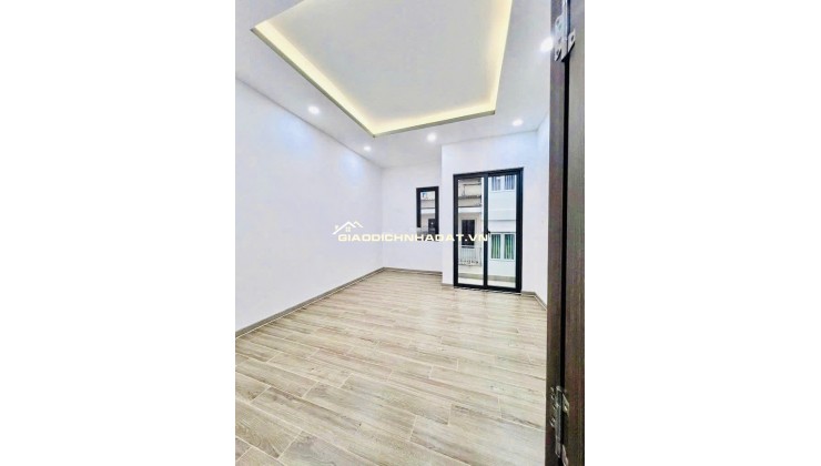 18 Triệu: thuê nguyên căn mới xây Quận 4- MẶT TIỀN đường số- 4x8- 4 Tầng 3 Phòng ngủ. VŨ 0933910039