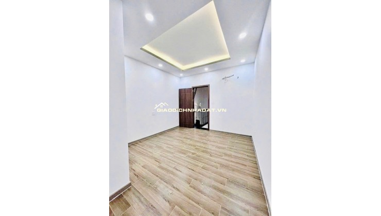 18 Triệu: thuê nguyên căn mới xây Quận 4- MẶT TIỀN đường số- 4x8- 4 Tầng 3 Phòng ngủ. VŨ 0933910039