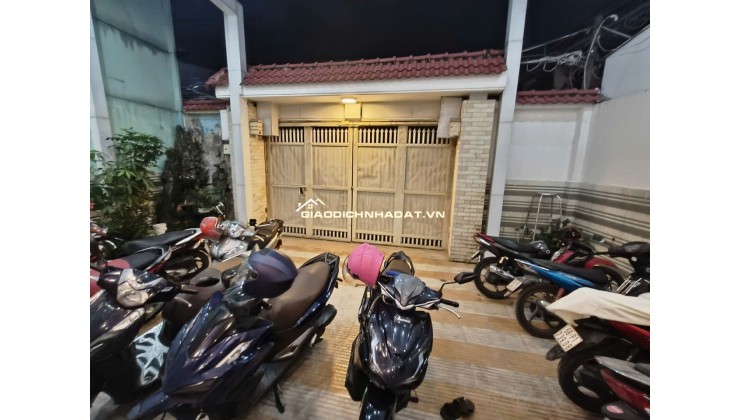 VIP TRƯỜNG THỌ - THANG MÁY SỊN SÒ- HẺM 7 CHỖ. OTO NGỦ TRONG SÂN. NHÀ XÂY 4 TẦNG, HOÀN CÔNG CHUẨN CHỈNH. XÁCH VALI VÀO Ở NGAY - GIÁ CHỈ 8TỶ HƠN. SẴN