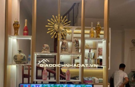 Bán nhà Ngọc Lâm- Long Biên 32m- nhỉnh 6 tỷ ( TL)