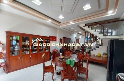 QUẬN 12 - BÁN NHÀ 2 MẶT TIỀN, 4 TẦNG LẦU, - MẶT TIỀN ĐƯỜNG NHỰA,CÓ LỀ ĐƯỜNG - DIỆN TÍCH NGANG 5.5M,DÀI 18M