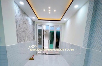SÁT MẶT TIỀN XE HƠI 10M  TRUNG TÂM Q4 
DIỆN TÍCH 38 M2 HƠN 3 TỶ 
NHÀ MỚI