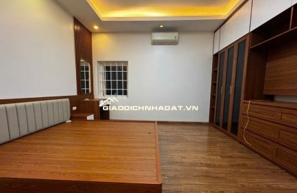 Lạc Long Quân- dân trí cao-tiện ích đầy đủ-thiết kế hiện đại-nhà mới ở ngay-5 tầng giá nhỉnh 10 tỷ.