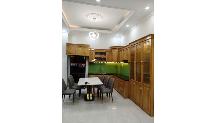 Nhà 1 trệt 2 lầu 12x8,5 Xây dựng 8x8,5 BTCT 4PN 4WC, có Gara Ô tô riêng