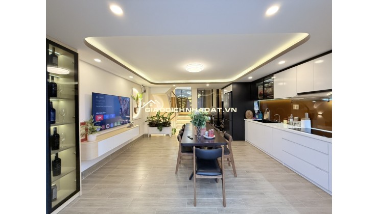 Gò Vấp nhà trong ngõ 5 tầng, 80m2, 4 phòng ngủ, sổ hồng trao tay, giá hời chỉ 9.5 tỷ - Cơ hội an cư lạc nghiệp lý tưởng!