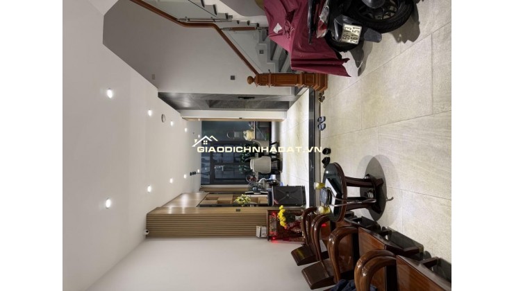 Bán gấp nhà hẻm xe hơi đường C1, Tân Bình: 84m2, 4 tầng, 4PN, sổ đỏ trao tay, giá hời chỉ 18.5 tỷ! Gọi ngay 0789892658.