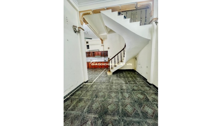 Bán Nhà Thái Thịnh – 43m² + Sân 8m, 4 Tầng, Ngõ Nông Gần Phố – Giá 10.8 Tỷ  Nội dung: