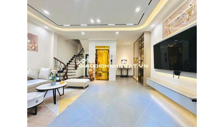 Siêu Phẩm Hiếm! Bán Nhà Đẹp, Thang Máy Quận Đống Đa - 141 Phố Thịnh Quang - S 40m2 - Giá Chào 14.8 Tỷ