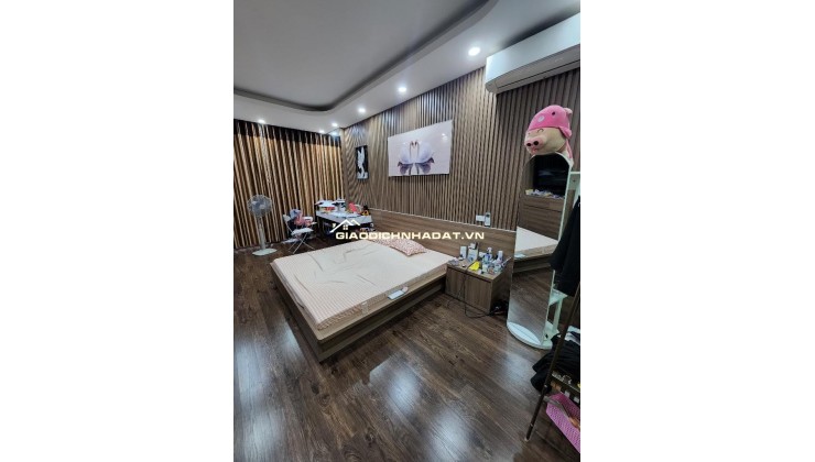 LÒ ĐÚC DÂN XÂY KHUNG CỘT BÊ TÔNG – GẦN PHỐ TRUNG TÂM HAI BÀ