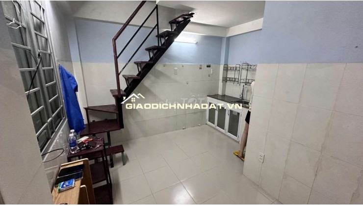 Cho Thuê Phòng trọ kiểu CCMN Quận 4 mới chỉ 4 triệu/tháng có lầu ở được 2 người.