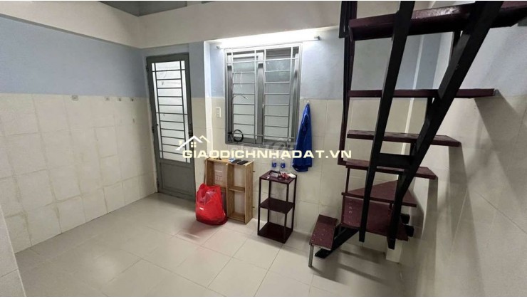 Cho Thuê Phòng trọ kiểu CCMN Quận 4 mới chỉ 4 triệu/tháng có lầu ở được 2 người.