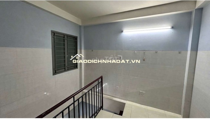 Cho Thuê Phòng trọ kiểu CCMN Quận 4 mới chỉ 4 triệu/tháng có lầu ở được 2 người.
