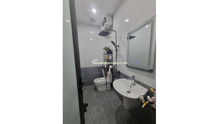 Chính chủ caàn nhượng  lại căn nhà tại ngõ 282 Kim Giang, DT36m2, 4 tầng giá 7,6 tỷ.