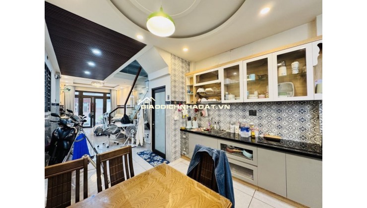 NHỈNH 10TỶ  CÒN BỚT - HIẾM - NHỈNH NHÀ HẺM XE HƠI GẦN 45M2 (3,5 x13 ) SÁT MẶT TIỀN NGUYỄN GIA TRÍ - BÌNH THẠNH - KHU VIP HIẾM NHÀ BÁN - VỪA Ở VỪA