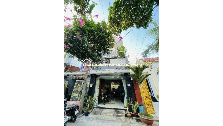 Bán nhà Tân Kỳ Tân Quý P.Bình Hưng Hòa Q.Bình Tân
* Dt: 4m x 13m 53m2
* Giá: 7.5 Tỷ