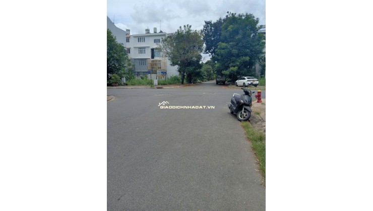 Bán đất thổ cư 137.5m2 lô góc 2 MT Xã Phước Kiển Nhà Bè vị trí cực đẹp
