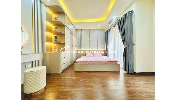 Siêu Phẩm Hiếm! Bán Nhà Đẹp, Thang Máy Quận Đống Đa - 141 Phố Thịnh Quang - S 40m2 - Giá Chào 14.8 Tỷ