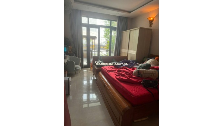 Căn  nhà mặt tiền Nguyễn Thị Minh Khai P Nam Nha Trang