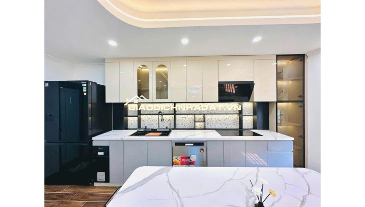 Siêu Phẩm Hiếm! Bán Nhà Đẹp, Thang Máy Quận Đống Đa - 141 Phố Thịnh Quang - S 40m2 - Giá Chào 14.8 Tỷ