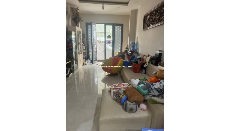 Căn  nhà mặt tiền Nguyễn Thị Minh Khai P Nam Nha Trang