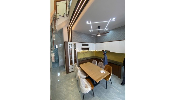 HOTNHÀ BÌNH CHÁNH 1 TRỆT 1 LẦU- SHR- GIÁ 1TỶ199