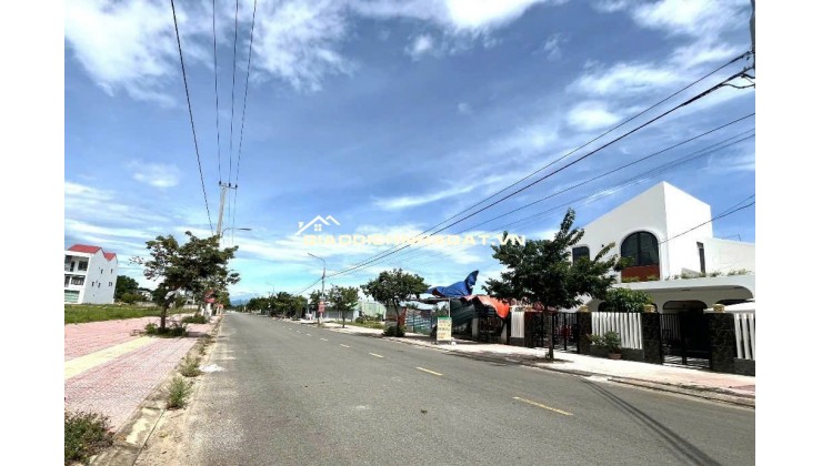 Bán đất tại Trần Thủ Độ, DT: 150m2 ngang 6 m dài 25m. View công viên, giá ưu đãi 16 triệu / m2