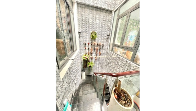 NHÀ 2 TẦNG  CHIẾN LƯỢC - HẺM XE HƠI - CHỈ HƠN 3 TỶ