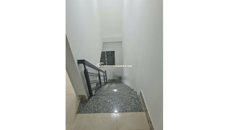 BÁN NHÀ CHÍNH CHỦ – GIÁ TỐT GẦN CHỢ BÌNH CHÁNH