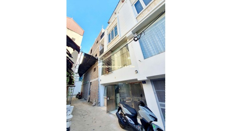 NHÀ DÂN XÂY,  35M2, Ô TÔ ĐỖ CỬA - NHÀ ĐẸP- FULL NỘI THẤT, YÊN LỘ