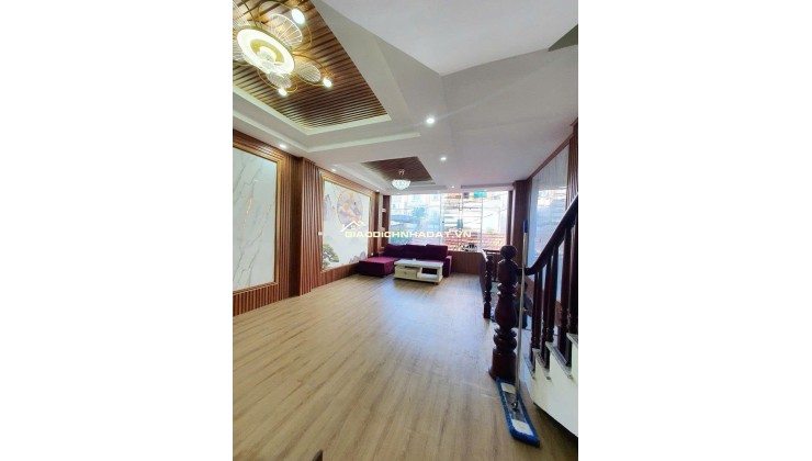NHÀ DÂN XÂY,  35M2, Ô TÔ ĐỖ CỬA - NHÀ ĐẸP- FULL NỘI THẤT, YÊN LỘ