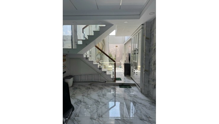 Bán nhà đường Thạnh Xuân 47, Quận 12, HXH, DT 53m², 4 PN, 4WC