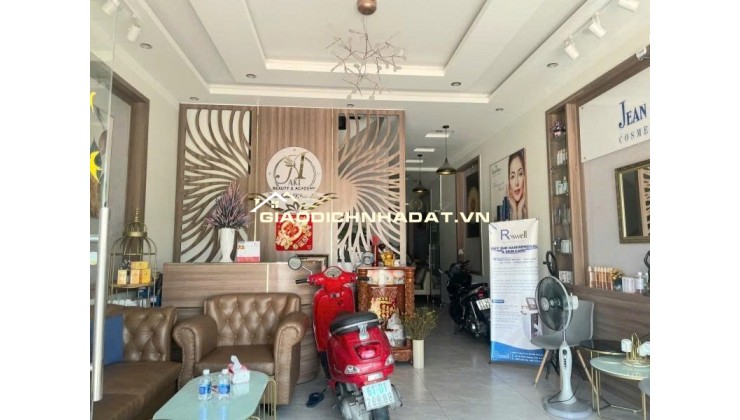 BÁN NHÀ MẶT TIỀN KHU VIP – 4 TẦNG CÓ THANG MÁY – ĐỐI DIỆN CHỢ, CẠNH TRUNG TÂM THƯƠNG MẠI