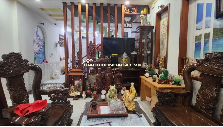 trước mặt KINH DOANH ĐỈNH 5 TẦNG (xuất hiện HẦM), địa chỉ VÀNG TP DĨ AN, 122M², CHỈ 10.8 TỶ TL