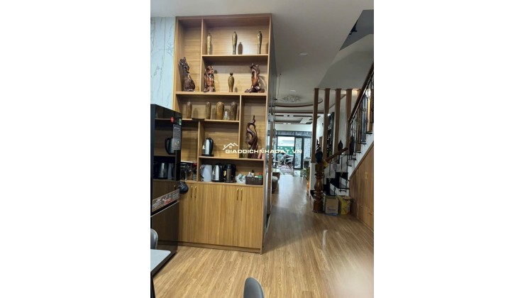 Nhà 1 trệt 3 lầu – Kinh doanh căn hộ siêu lợi nhuận
diện tích: Ngang 6m, tổng 138m² Giá bán : 12 tỷXem nhà liên hệ trước 45 phút