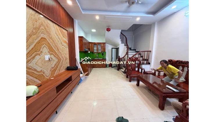 LÒ ĐÚC DÂN XÂY KHUNG CỘT BÊ TÔNG – GẦN PHỐ TRUNG TÂM HAI BÀ