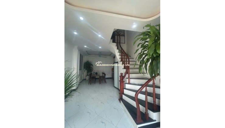 SIÊU PHẨM  LÔ GÓC DI TRẠCH, 5 TẦNG, 40m2 NGÕ THÔNG, NGAY Ô TÔ TRÁNH  6.3 TỶ