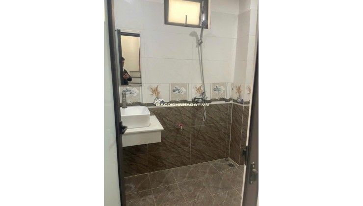 SIÊU PHẨM  LÔ GÓC DI TRẠCH, 5 TẦNG, 40m2 NGÕ THÔNG, NGAY Ô TÔ TRÁNH  6.3 TỶ