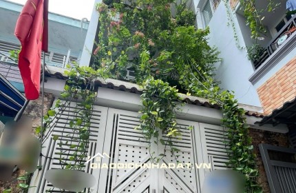 Nhà bán ngay Lạc Long Quân, Diện tích 4 x 15, 4 tầng, 3 phòng mới ở ngay, Giá chỉ nhỉnh 7 tỷ