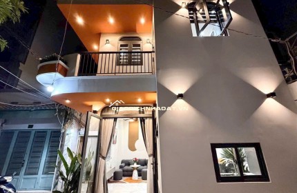 Mặt Tiền Hẻm - Thông Thoáng - Nhà Đẹp - Vị Trí Tốt .