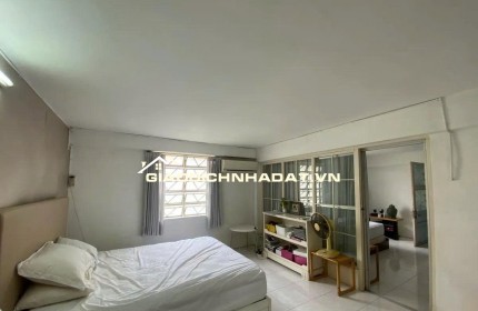 Đầu Tư/Cho Thuê: Nhà Hẻm Xe Hơi gần Hai Bà Trưng, Q1 - DT: 105m²,4 Tầng, 9PN - Giá Rẻ Nhất Khu Vực