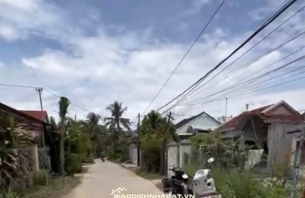 Cần bán lô đẹp Diên Sơn, cách đường chính 20m Nhà Vuông Vắn 222m2, cạnh uỷ ban, trạm y tế, trường học
-Diện tích: 222m2 ngang 10m full thổ cư - 
Lh