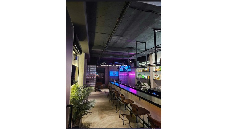 Sang quán bar mặt bằng lầu 3, KP Nhật hẻm 8A Thái Văn Lung Q1