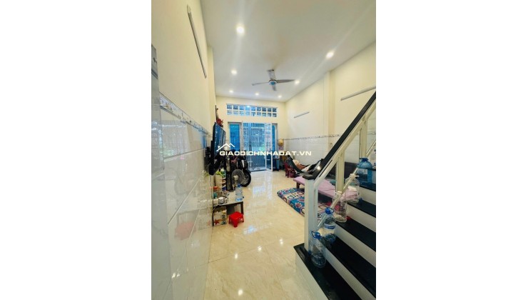 Bán nhà mặt phố Lê Văn Quới, Bình Tân. DT 4x12m, 2 tầng, SH, 2PN. Giá 4.6 tỷ. LH: 0909898125